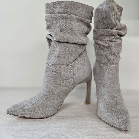 Oasis Society Shoes - Slouchy Pointed-Toe Heeled Boots in Light Gray Suede